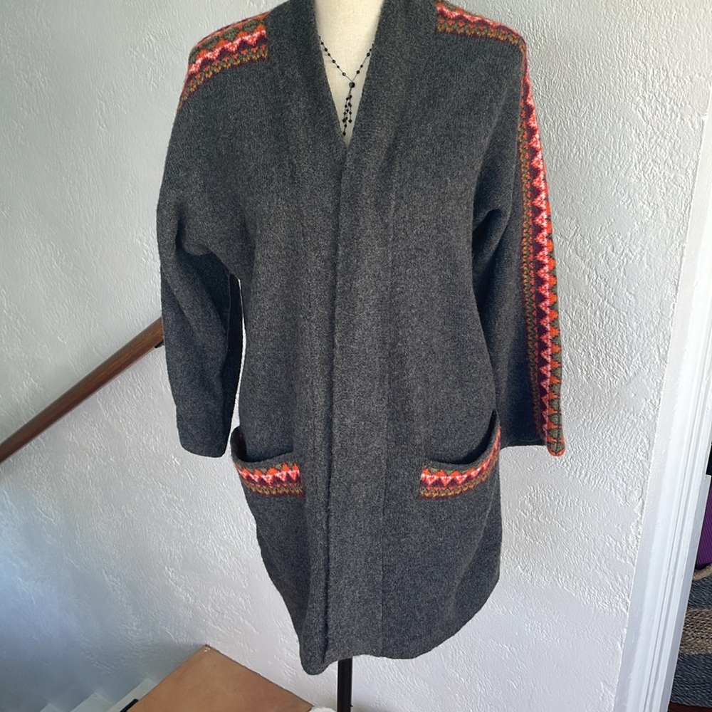 Old Navy NWOT Sweater Dark Charcoal Gray w/Aztec Style Sleeves & Pockets Medium